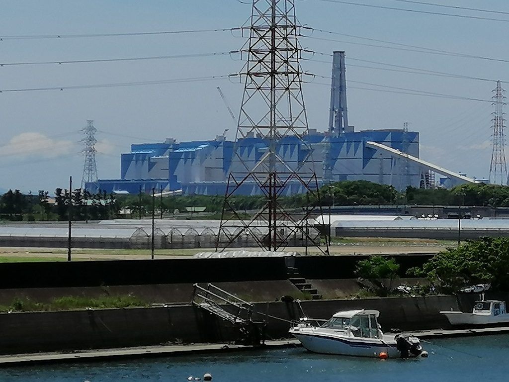 从附近眺望的日本爱知县碧南火力发电站