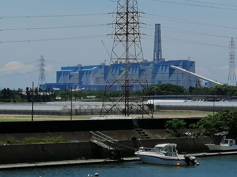 从附近眺望的日本爱知县碧南火力发电站