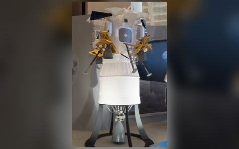 中国载人月面着陆器模型（着陆腿展开状态）在中国国家博物馆展出