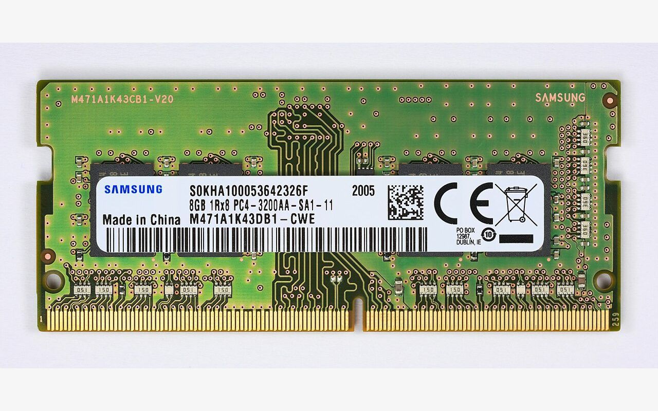 一块三星DDR4内存模组，用以示意三星的存储芯片产品