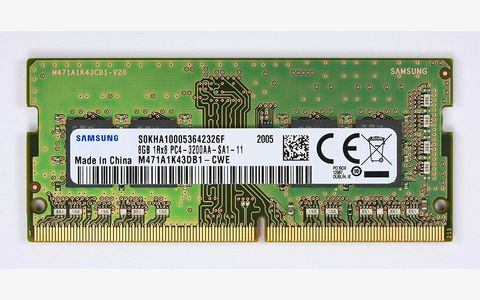 一块三星DDR4内存模组，用以示意三星的存储芯片产品