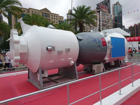 香港维多利亚公园展出的神舟飞船实物模型